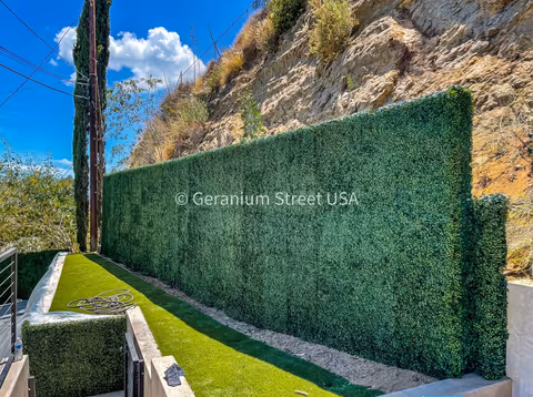 Brentwood privacy hedge installation: 600 sq ft of UV-resistant artificial hedges image 4