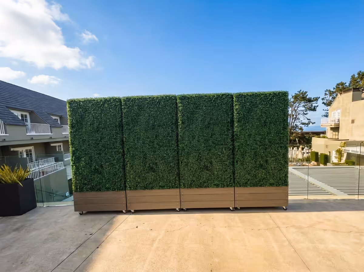 L'Auberge Del Mar: mobile artificial hedges for oceanfront wedding privacy